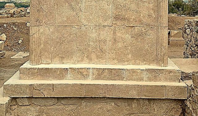 Kibyra'daki anıt mezar ayağa kaldırıldı