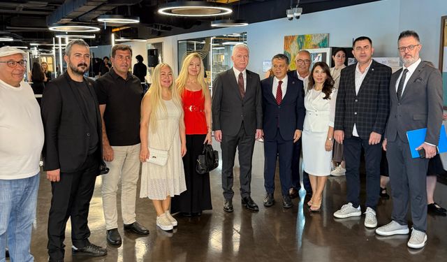 KGK’nin “Türkiye’deki Amerika” sergisini İstanbul Valisi açtı