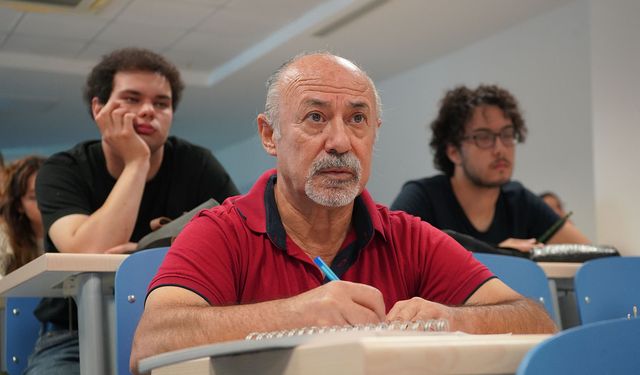 Antalya'da 63 yaşında yeniden üniversite öğrencisi