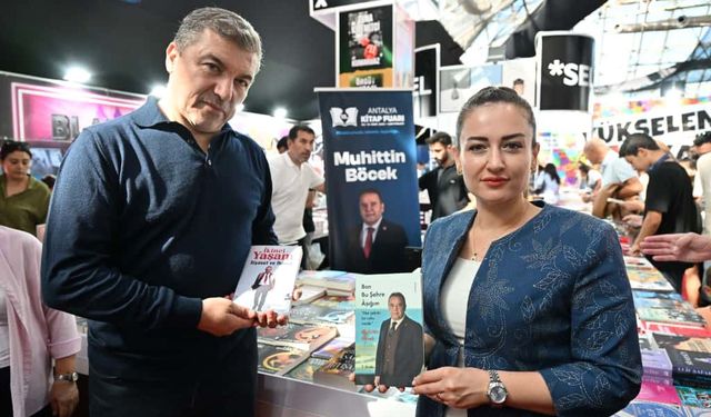 15. Antalya Kitap Fuarı'nda yazarlar okurlarıyla buluştu