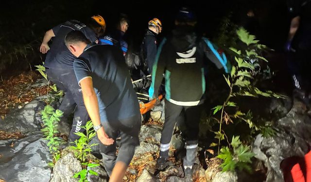 Alanya'da otomobil uçurumdan yuvarlandı: 1 ölü, 1 yaralı