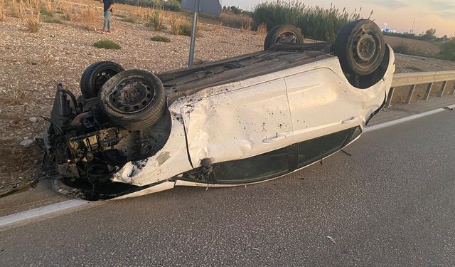 Antalya'da takla atan otomobilin sürücüsü yaralandı