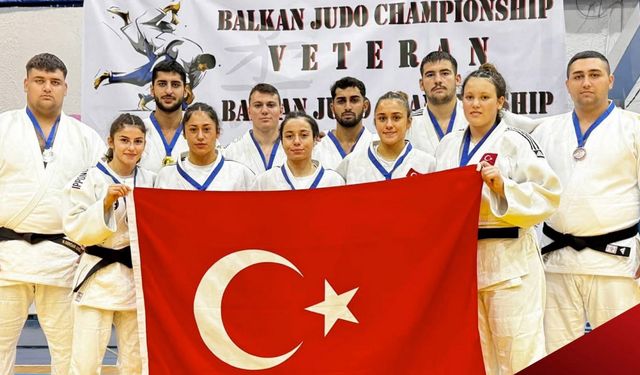 Milli sporcudan gümüş madalya