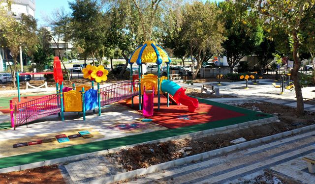 Muratpaşa'nın parkları yenileniyor