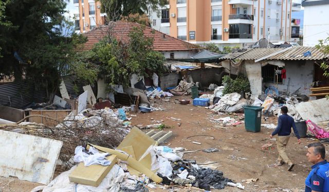 Antalya'da çöp ev operasyonu