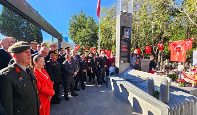 Dünya tarihinde ilk defa uçak gemisi batıran Topçu Yüzbaşı Aker'in anıt mezarı açıldı