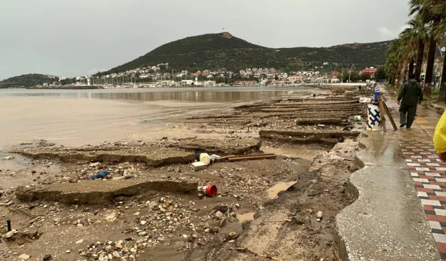 Foça'da sel felaketi sonrası yaraların sarılması için seferberlik başladı