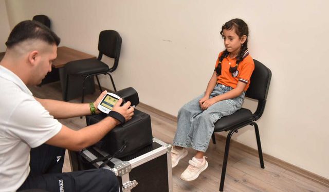 Antalya'da öğrencilere göz taraması