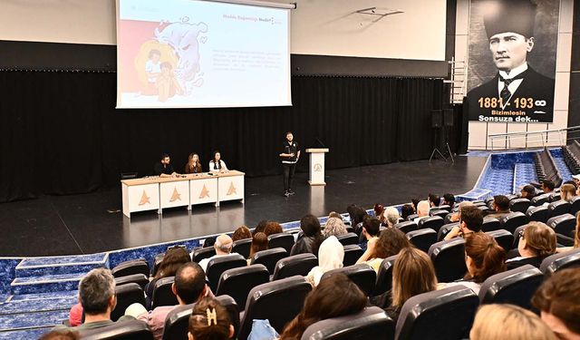 Muratpaşa'dan madde bağımlılığını önleme konferansı