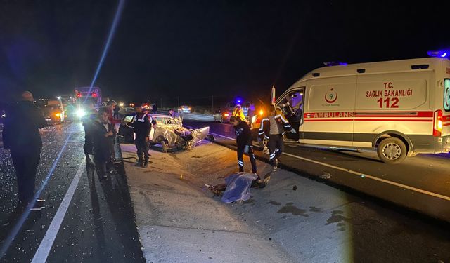 Otobüsle çarpışan otomobilin sürücüsü hayatını kaybetti