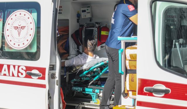 Antalya'da husumetlisini bacağından vurdu