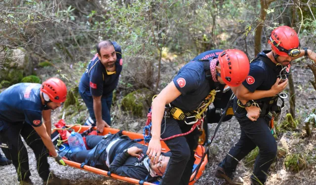 Terapi Ormanı'nda kurtarma operasyonu! Dağlık arazide yürüyüş yapınca: