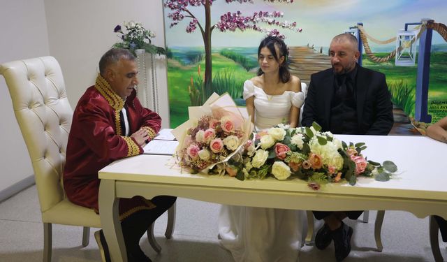 Antalya'da anlamlı tarihte iki özel nikah