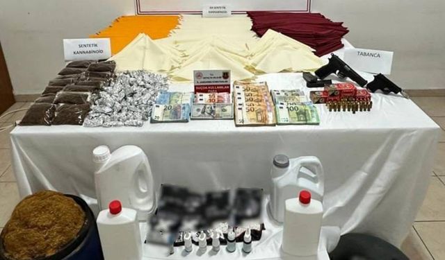 Alanya'da jandarma 25 kilo uyuşturucu ele geçirdi