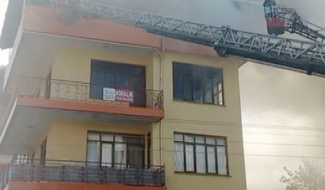 Anne ve çocuklarını kapıyı kırarak çıkardılar