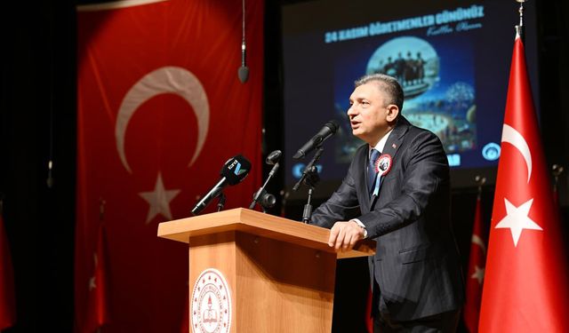 Antalya'da 24 Kasım Öğretmenler Günü kutlandı