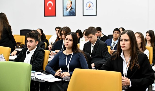 Antalya'da basın özgürlüğünü tartıştı