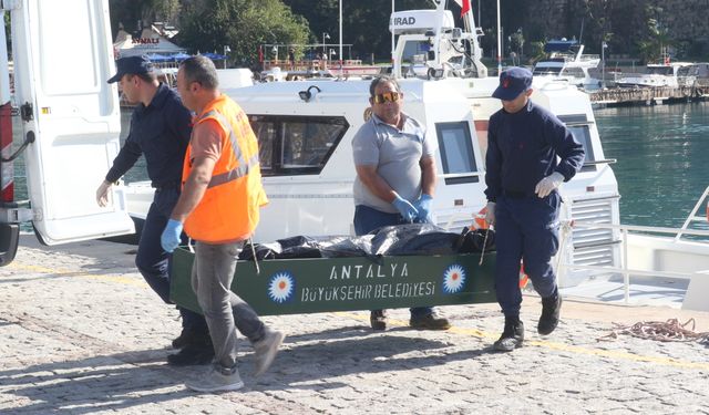 Antalya'da denizde kadın cesedi bulundu