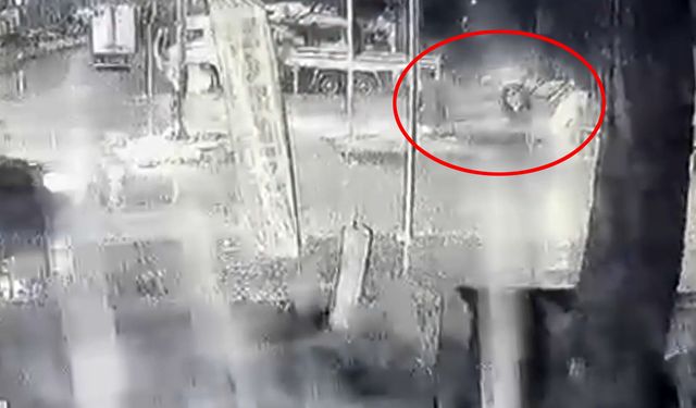 Antalya'da otomobilin takla atma anı kamerada