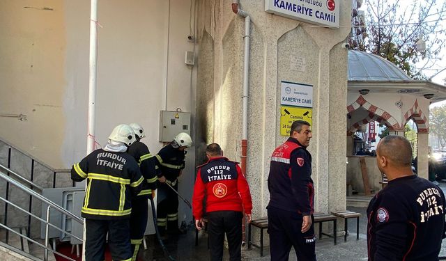 Cami minaresinde yangın