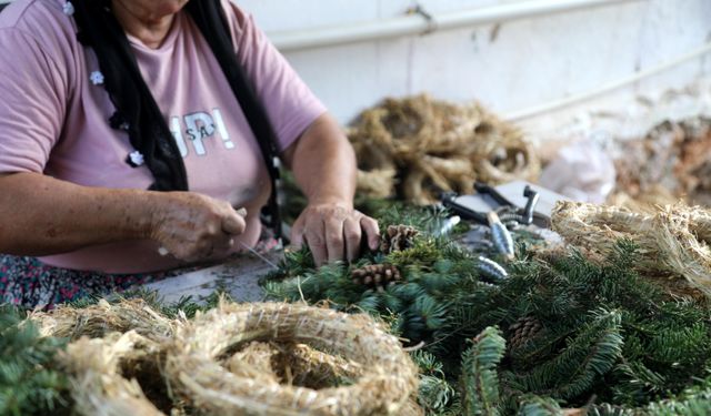 El emeği Noel çelenkleri 20 ülkeye ihraç ediliyor