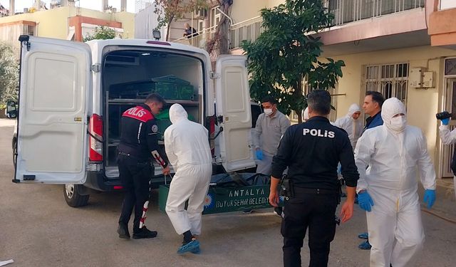 Evinde ölü bulundu