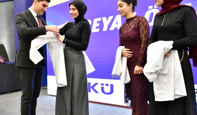 Geleceğin diş hekimleri önlük giydi