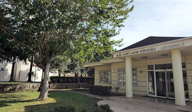 Görme engelli müzik öğretmeninden hastalara ‘ritim ve şarkılı terapi'