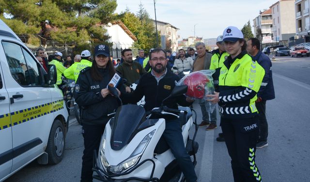 'Kaskın Varsa Şansın da Var' projesi kapsamında sürücülere kask dağıtıldı