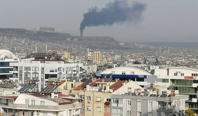 Katı atık yangınında duman kentin birçok noktasından görüldü