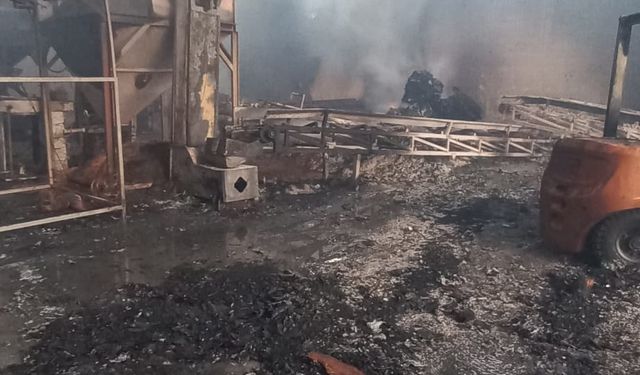 Kereste fabrikasındaki yangın söndürüldü