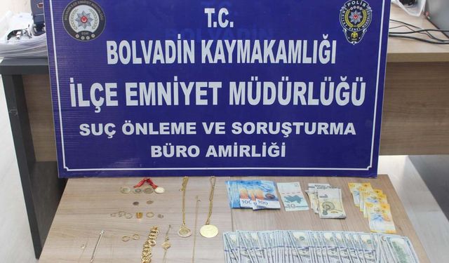 Telefonla aradıkları kadını 2 milyon lira dolandıran şüpheliler yakalandı