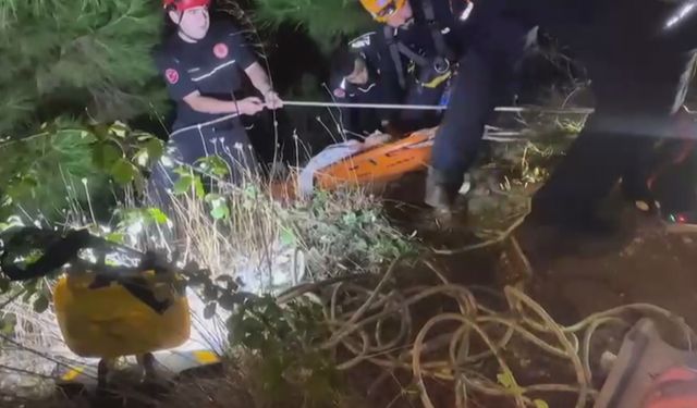 Uçurumdan düşüp mahsur kalan 2 kişi kurtarıldı