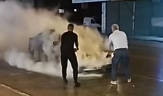 Alanya'da seyir halindeki otomobil yandı