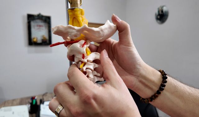 Yanlış duruş alışkanlıkları gizli vücut problemlerine yol açıyor