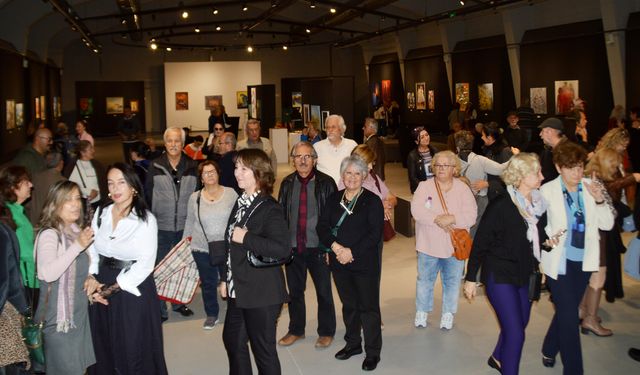 Antalya'da sıcağa dönen renkler sergisi