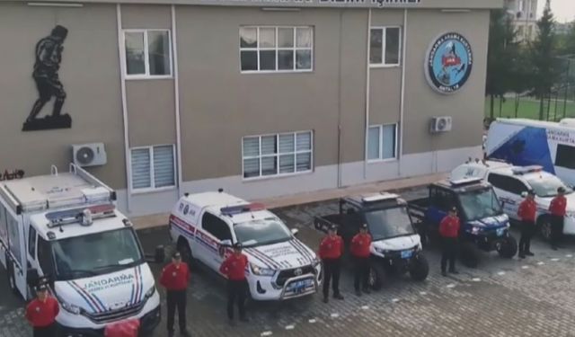 Dağlık alanda mahsur kalan genci jandarma kurtardı