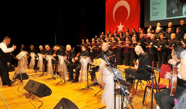 Hekimlerden türkü konseri