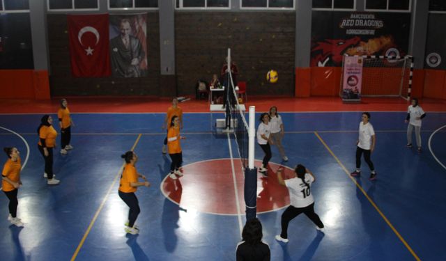 Kadın öğretmenler arası voleybol turnuvası