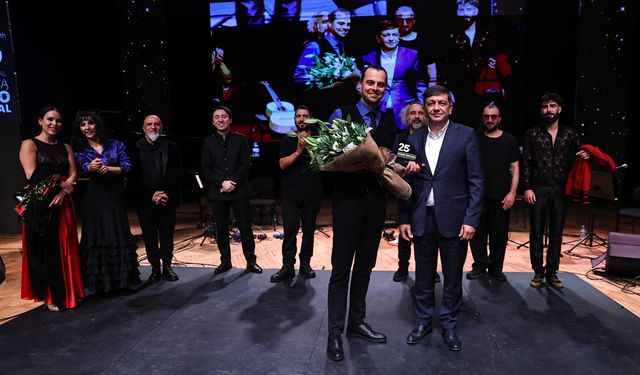 Mavi Siyah’tan ritim ve zerafetin buluştuğu unutulmaz gece