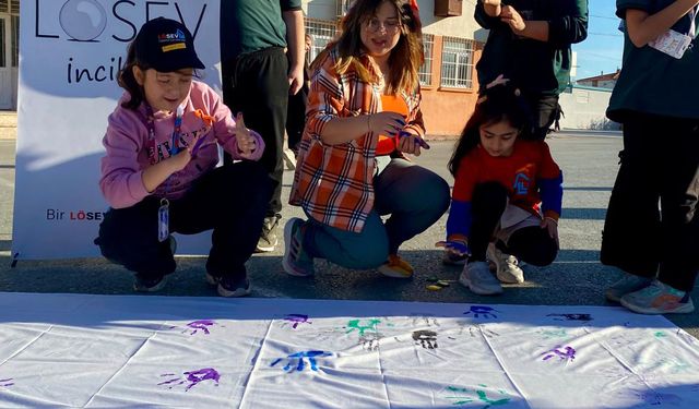 Turuncu balonlar Sercan ile lösemili çocuklar için uçuruldu