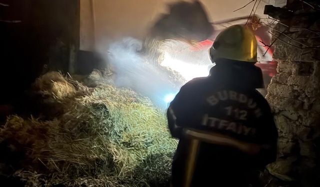 Yangında 2 bin balya saman zarar gördü