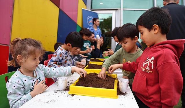 Minikler 'Bir Saksı Bir Umut' projesiyle toprakla buluştu