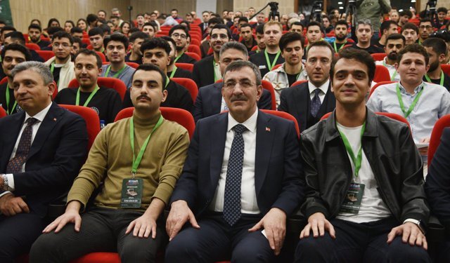 Cevdet Yılmaz: 'Eğitimciler kampı' programına katıldı