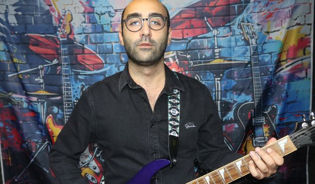 'Kulak Zarı' orkestrasının rockçı doktorları