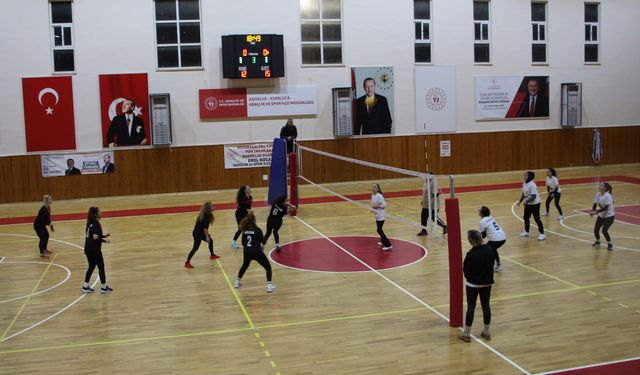 Öğretmenler Voleybol Turnuvası sona erdi