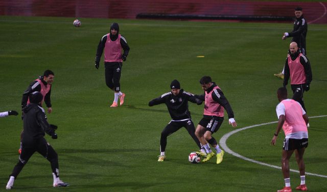 Beşiktaş'ta Cengiz Ünder takımla çalıştı