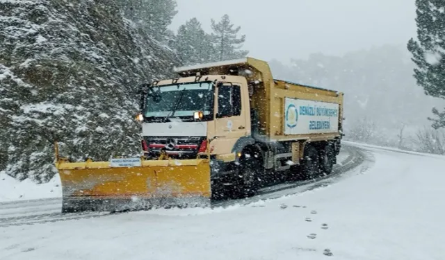Denizli Büyükşehir kar mesaisinde