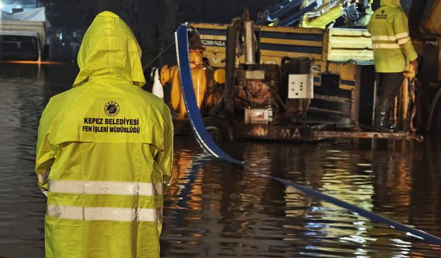 Kepez Belediyesi sağanağa karşı 7 gün 24 saat teyakkuzda