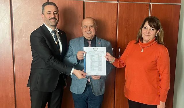 Başkan Yenialp mazbatasını aldı